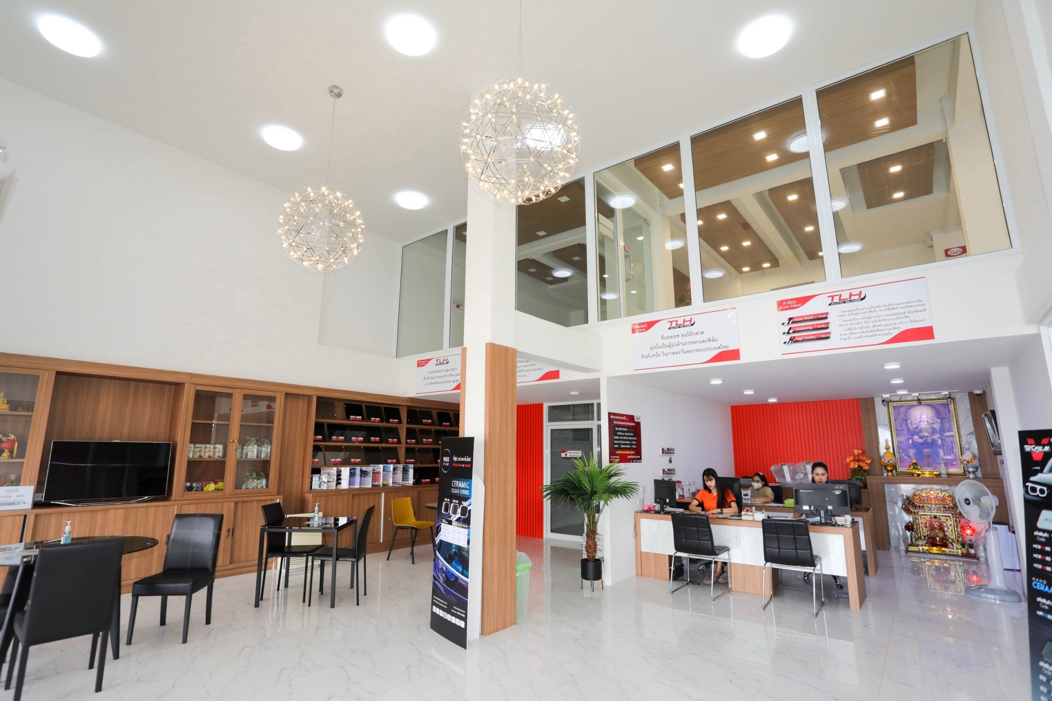 CONTACT TLH TLH AUTOGLASS