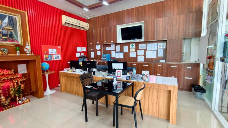 สำนักงานใหญ่ บายพาส 36 — เคาน์เตอร์ต้อนรับ